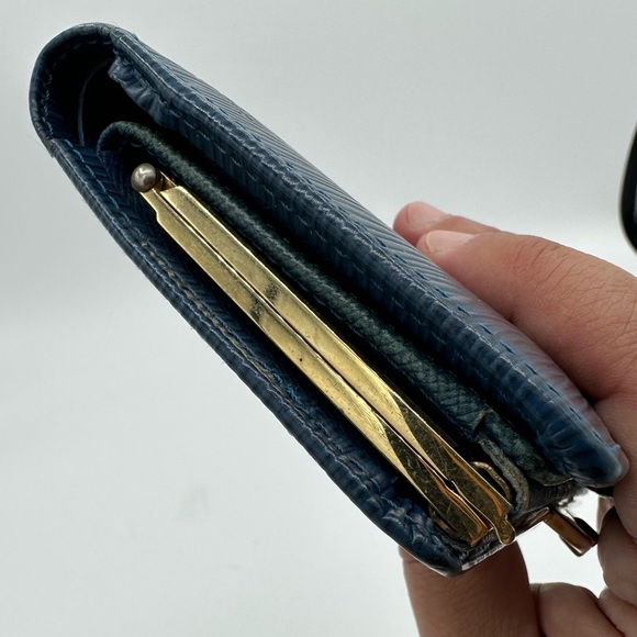Louis Vuitton Blue Epi Leather Kisslock Wallet